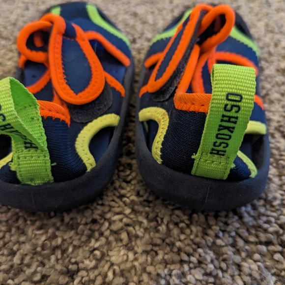 SUMMER READY - Oshkosh water shoes toddler 7 - Picture 4 of 6